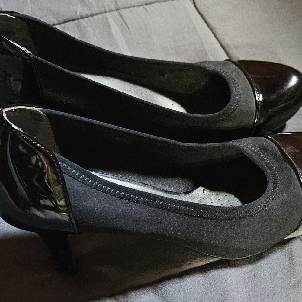 Womens life stride black and navy blue pumps size 8